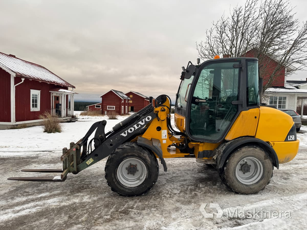 Volvo L25BV-P Hjullastare Volvo L25B med tillbehör - Încărcător frontal pe pneuri: Foto 2 Volvo L25BV-P Hjullastare Volvo L25B med tillbehör - Încărcător frontal pe pneuri: Foto 2