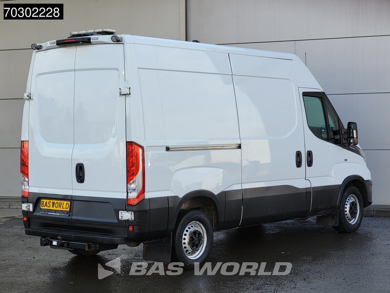 Iveco Daily 35S16 Automaat L2H2 3,5t Trekhaak 160PK ACC Navi Airco Camera Werkplaatsinrichting Euro6 L2 Airco Trekhaak - Dubă: Foto 5 Iveco Daily 35S16 Automaat L2H2 3,5t Trekhaak 160PK ACC Navi Airco Camera Werkplaatsinrichting Euro6 L2 Airco Trekhaak - Dubă: Foto 5