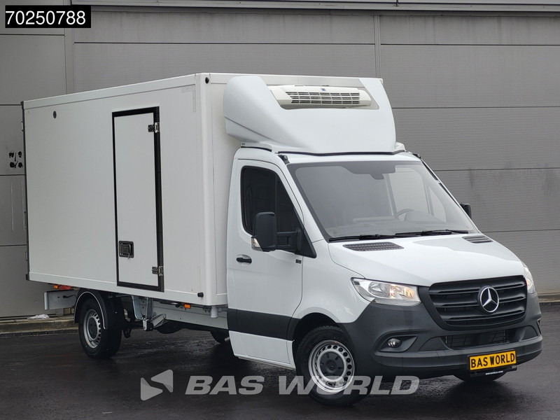 Mercedes-Benz Sprinter 317 CDI Koelwagen Automaat Zijdeur 2025-Model Thermo King V-300max 230v-Stekker 170PK Airco Cruise MBUX CarPlay Euro6 Koel Koele - Autoutilitară frigorifica: Foto 2 Mercedes-Benz Sprinter 317 CDI Koelwagen Automaat Zijdeur 2025-Model Thermo King V-300max 230v-Stekker 170PK Airco Cruise MBUX CarPlay Euro6 Koel Koele - Autoutilitară frigorifica: Foto 2