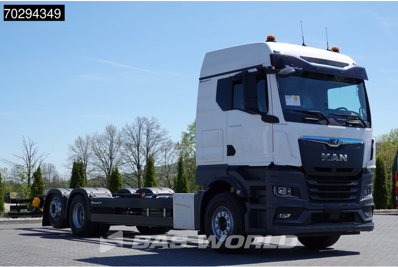MAN TGX 26.520 TGX 6X2 Lift-Steering Axle Euro 6 - Camion şasiu: Foto 3 MAN TGX 26.520 TGX 6X2 Lift-Steering Axle Euro 6 - Camion şasiu: Foto 3