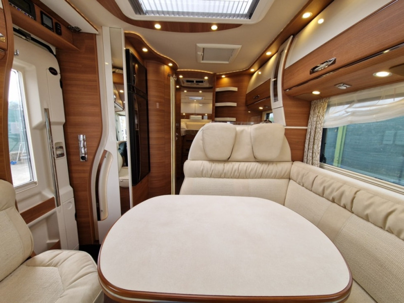 Autorulotă integrată Carthago Chic C Line I 4.9 LE/L: Foto 6