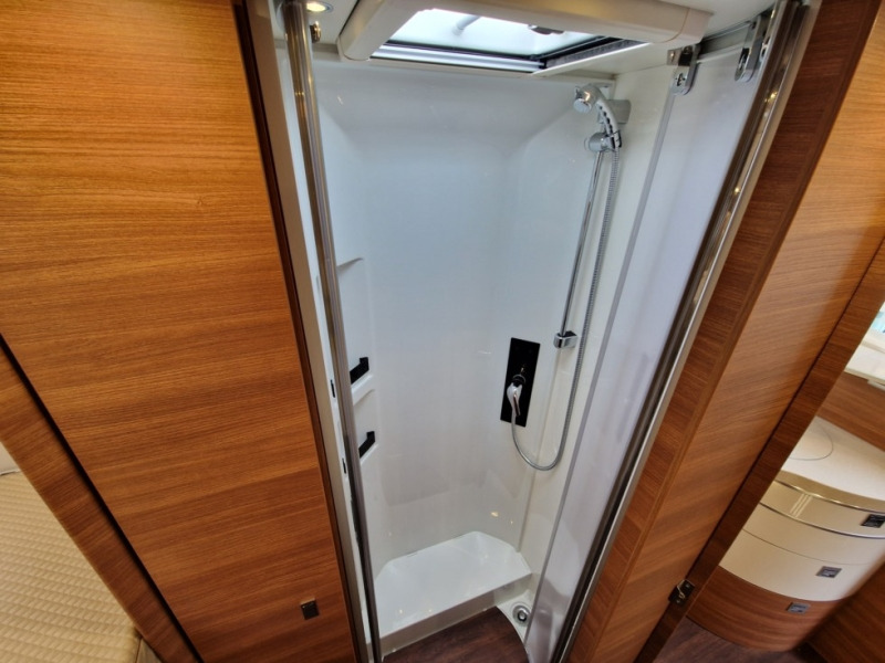Autorulotă integrată Carthago Chic C Line I 4.9 LE/L: Foto 11
