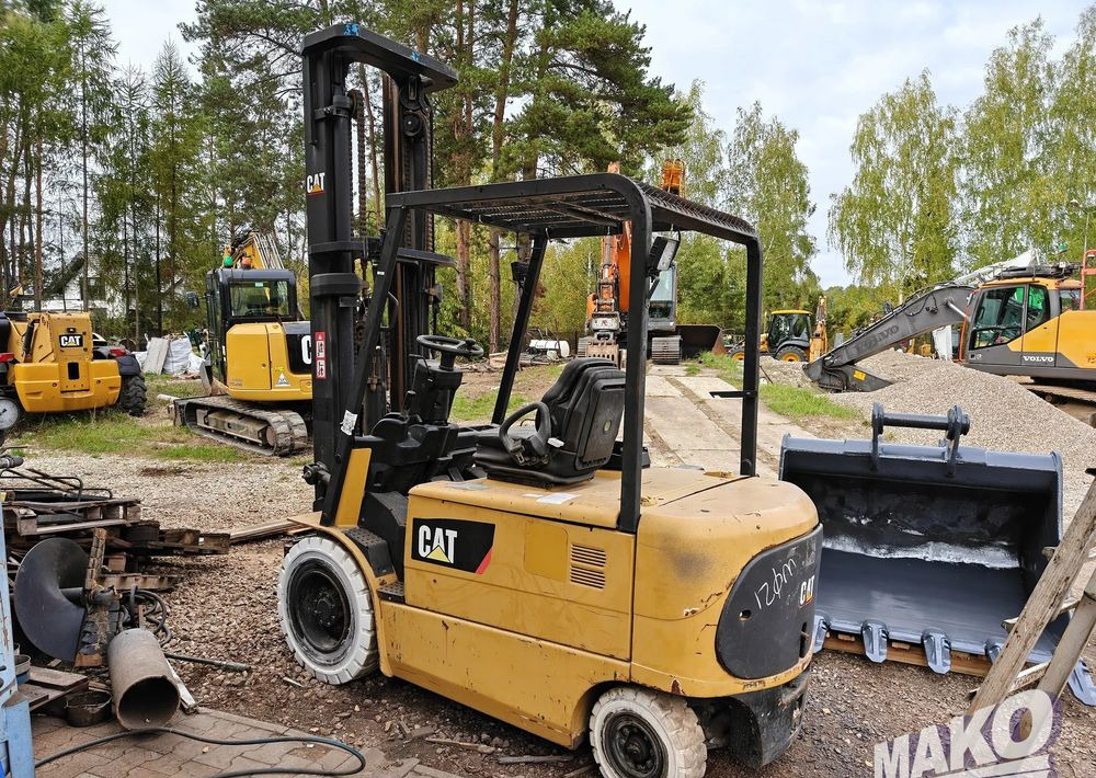 Caterpillar EP35K-PAC - Electrostivuitor: Foto 1 Caterpillar EP35K-PAC - Electrostivuitor: Foto 1