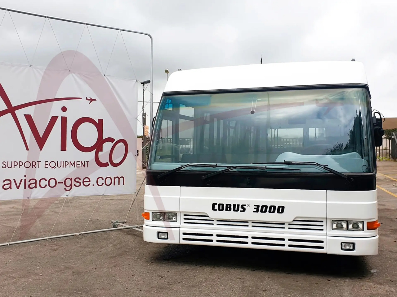 CONTRAC COBUS 3000 - Autobuz aeroport: Foto 1 CONTRAC COBUS 3000 - Autobuz aeroport: Foto 1
