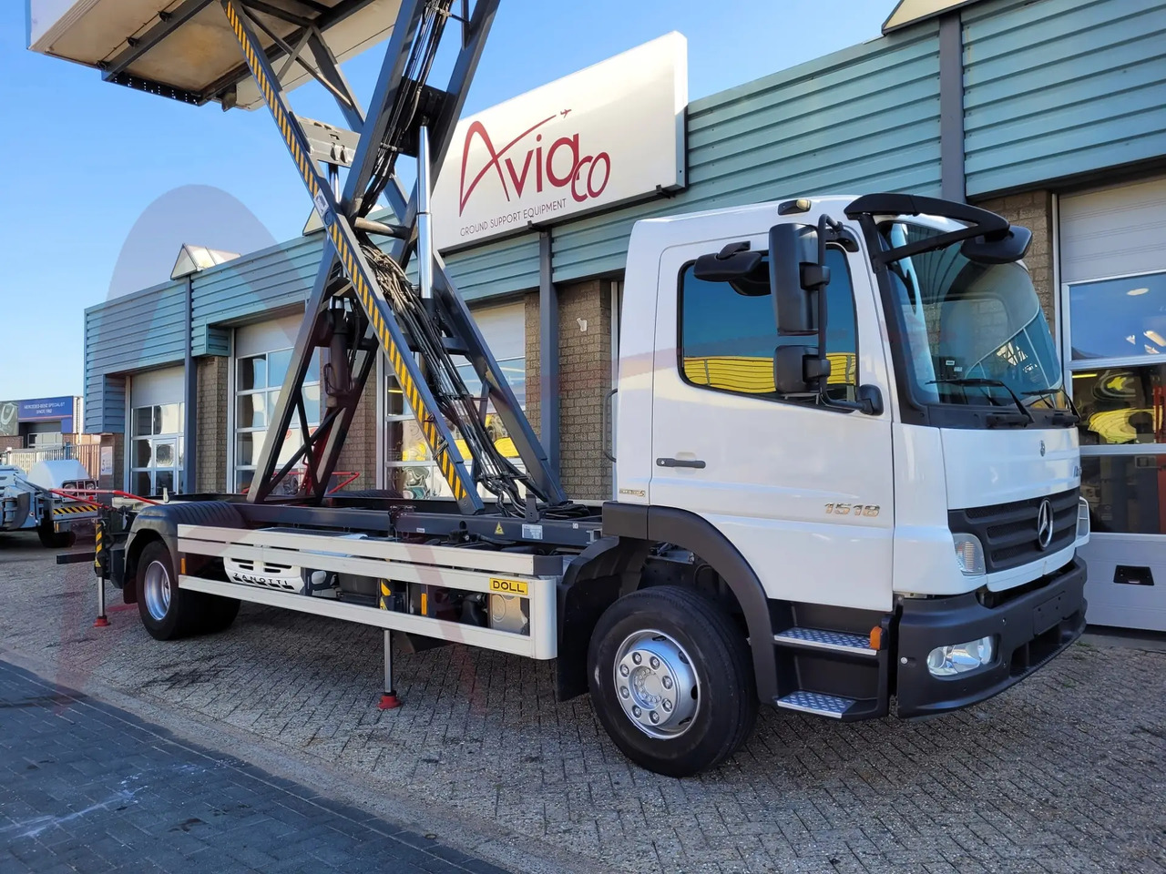 DOLL X-CAT U79.15S045.00 - Camion de catering: Foto 3 DOLL X-CAT U79.15S045.00 - Camion de catering: Foto 3
