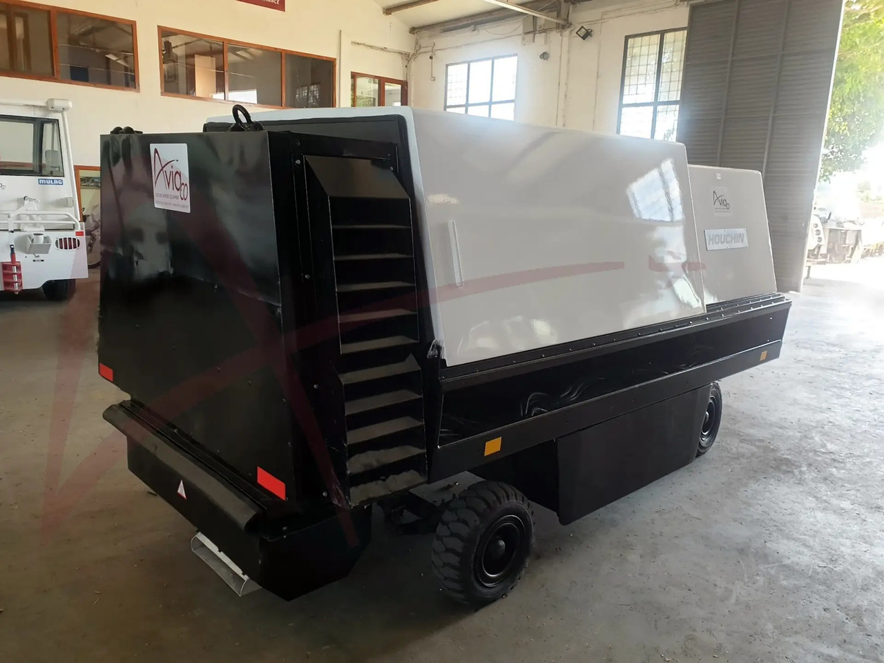 HOUCHIN C690-140 - Grup electrogen GPU: Foto 1 HOUCHIN C690-140 - Grup electrogen GPU: Foto 1