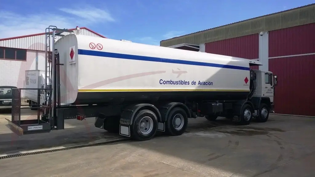 JET A1 - Camion cisternă: Foto 2 JET A1 - Camion cisternă: Foto 2