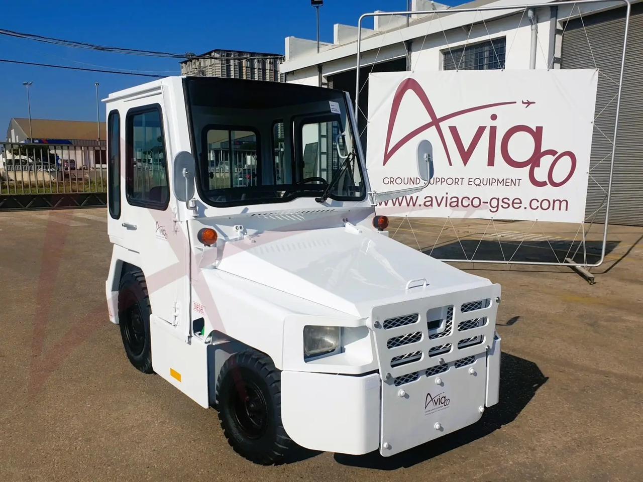 NISSAN FV02 - Tractor pentru bagaje: Foto 1 NISSAN FV02 - Tractor pentru bagaje: Foto 1