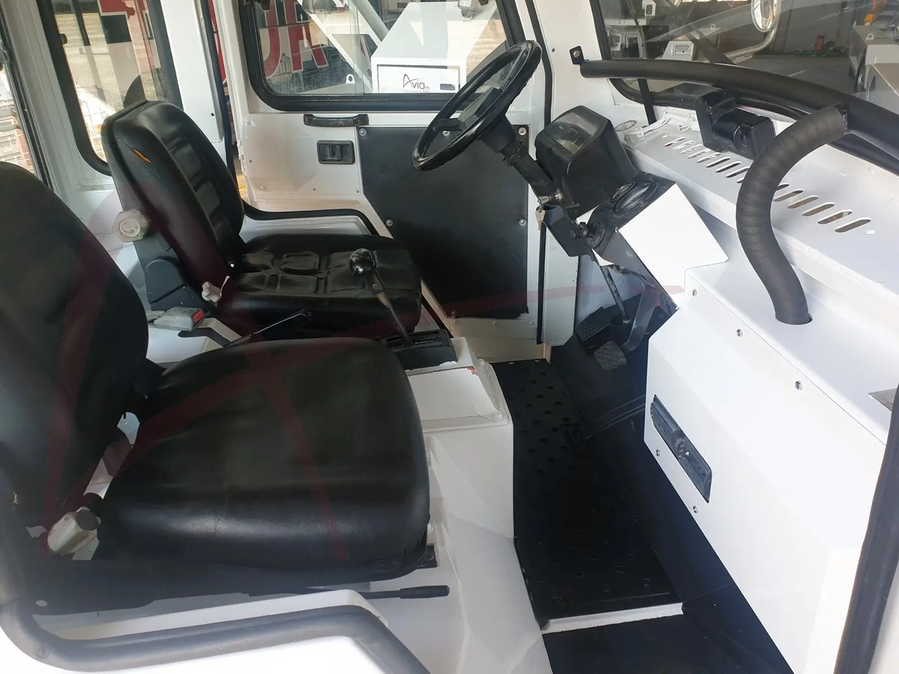 NISSAN FV02 - Tractor pentru bagaje: Foto 5 NISSAN FV02 - Tractor pentru bagaje: Foto 5