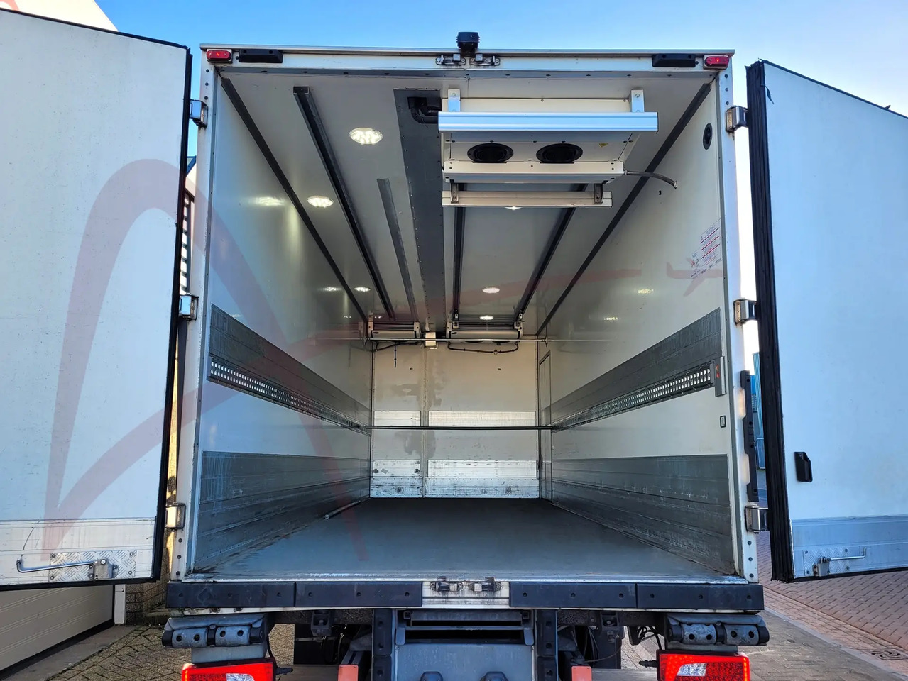 SCANIA P250 - Camion furgon: Foto 3 SCANIA P250 - Camion furgon: Foto 3