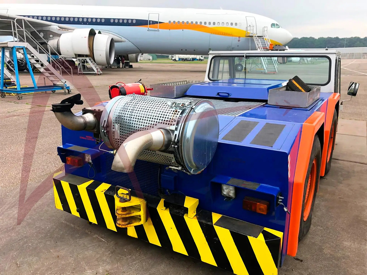 SCHOPF F106 - Tractor pentru aeronave: Foto 2 SCHOPF F106 - Tractor pentru aeronave: Foto 2