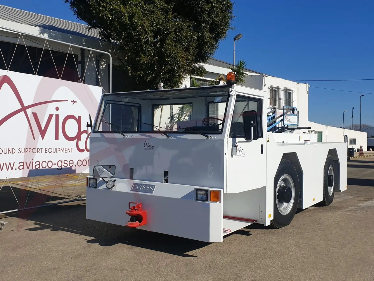 SCHOPF F180 - Tractor pentru aeronave: Foto 3 SCHOPF F180 - Tractor pentru aeronave: Foto 3