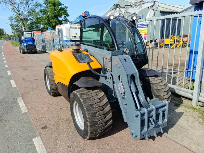 Giant 4548 Tendo verreiker 4,6 m 1,7 ton telehandler CE - Stivuitor telescopic: Foto 3 Giant 4548 Tendo verreiker 4,6 m 1,7 ton telehandler CE - Stivuitor telescopic: Foto 3