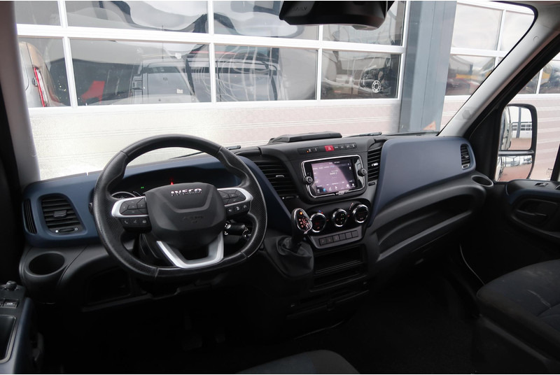 Iveco Daily 35C18H 3.0 DC AUT/ CAMERA/ LED/ CRUISE/ CLIMA/ TREKHAAK - Autoutilitară, Autoutilitară cabină dublă: Foto 2 Iveco Daily 35C18H 3.0 DC AUT/ CAMERA/ LED/ CRUISE/ CLIMA/ TREKHAAK - Autoutilitară, Autoutilitară cabină dublă: Foto 2