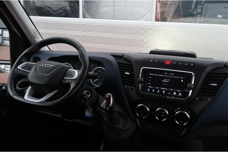 Iveco Daily 35C18H 3.0 DC AUT/ CAMERA/ LED/ CRUISE/ CLIMA/ TREKHAAK - Autoutilitară, Autoutilitară cabină dublă: Foto 5 Iveco Daily 35C18H 3.0 DC AUT/ CAMERA/ LED/ CRUISE/ CLIMA/ TREKHAAK - Autoutilitară, Autoutilitară cabină dublă: Foto 5