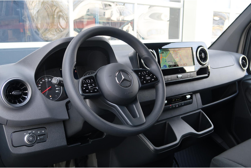 Mercedes-Benz Sprinter 317 CDI L2H2 RWD BPM VRIJ/ AUT/ 3.5T/ LED/ CAMERA/ MBUX/ CRUISE/ CLIMA - Dubă: Foto 2 Mercedes-Benz Sprinter 317 CDI L2H2 RWD BPM VRIJ/ AUT/ 3.5T/ LED/ CAMERA/ MBUX/ CRUISE/ CLIMA - Dubă: Foto 2