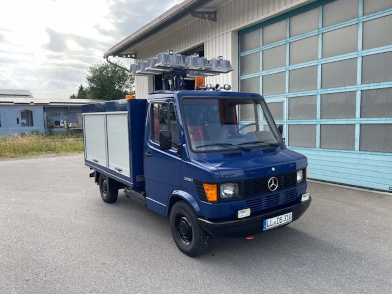 Mercedes-Benz T1 Bremer 310 D Lichtmastwagen wie neu! - Autoutilitară: Foto 1 Mercedes-Benz T1 Bremer 310 D Lichtmastwagen wie neu! - Autoutilitară: Foto 1