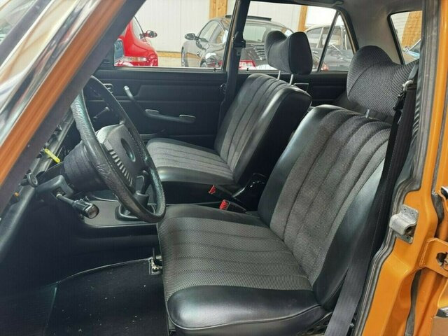 MERCEDES-BENZ 200 D/8 W115... - Berlină/ Sedan: Foto 4 MERCEDES-BENZ 200 D/8 W115... - Berlină/ Sedan: Foto 4