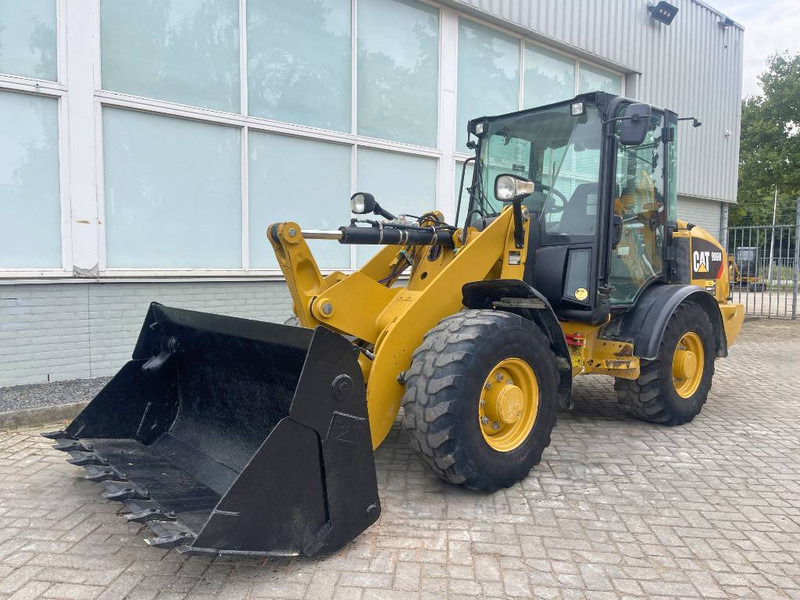 Cat 906 M    2018 - Încărcător frontal pe pneuri: Foto 1 Cat 906 M    2018 - Încărcător frontal pe pneuri: Foto 1