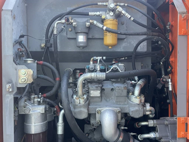 Excavator pe roţi Hitachi ZX 140 W-3: Foto 16