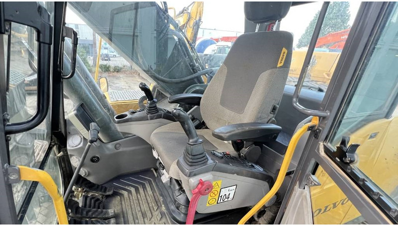 Excavator pe şenile Volvo EC 300 D L: Foto 9 Excavator pe şenile Volvo EC 300 D L: Foto 9