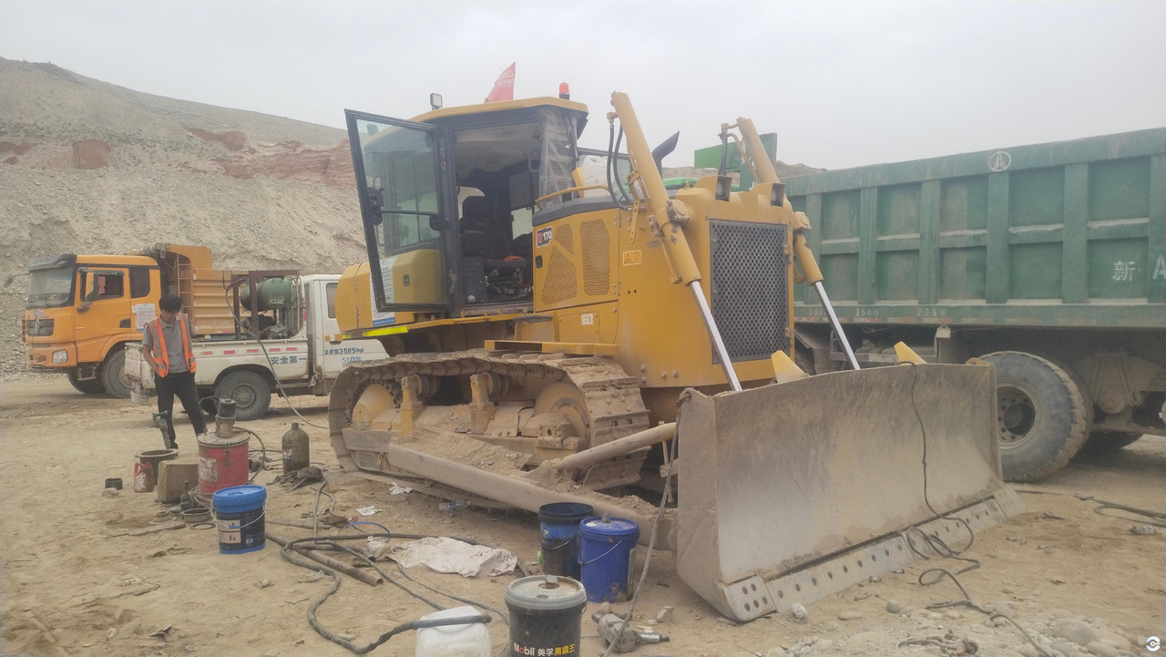 XCMG D170 used small bulldozer dozer hydraulic price - Buldozer: Foto 3 XCMG D170 used small bulldozer dozer hydraulic price - Buldozer: Foto 3