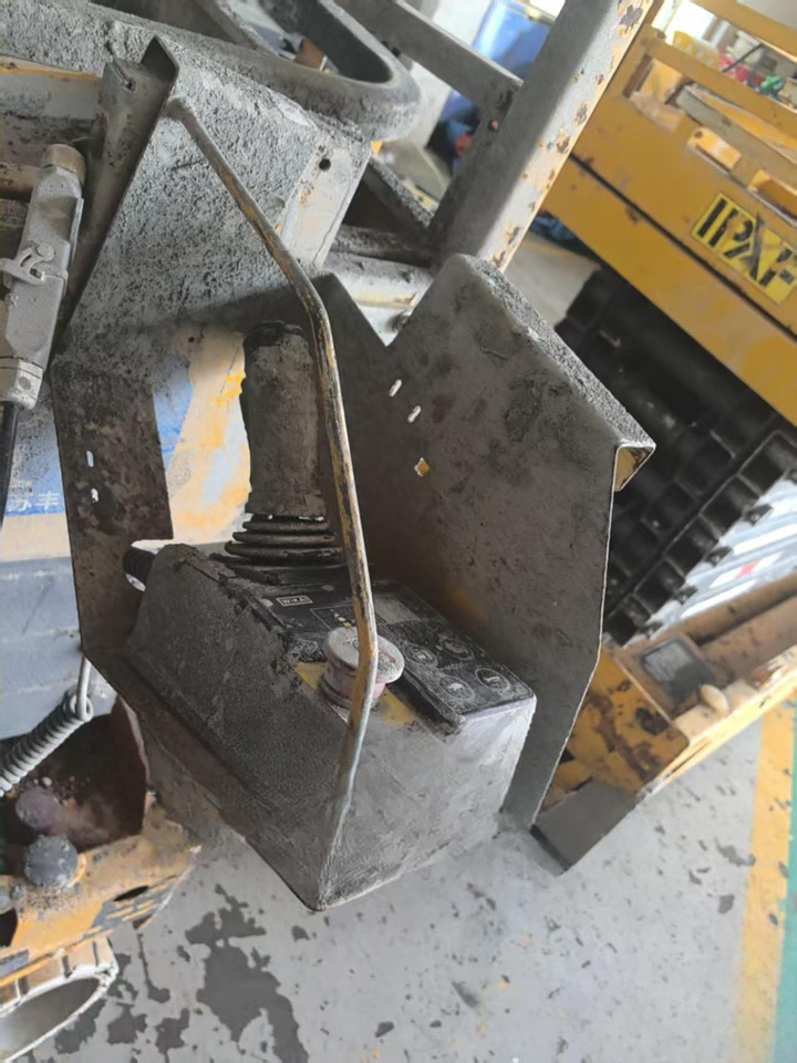 XCMG GTJZ1212 12m used lifting work table scissor lift price - Platforma foarfeca: Foto 3 XCMG GTJZ1212 12m used lifting work table scissor lift price - Platforma foarfeca: Foto 3