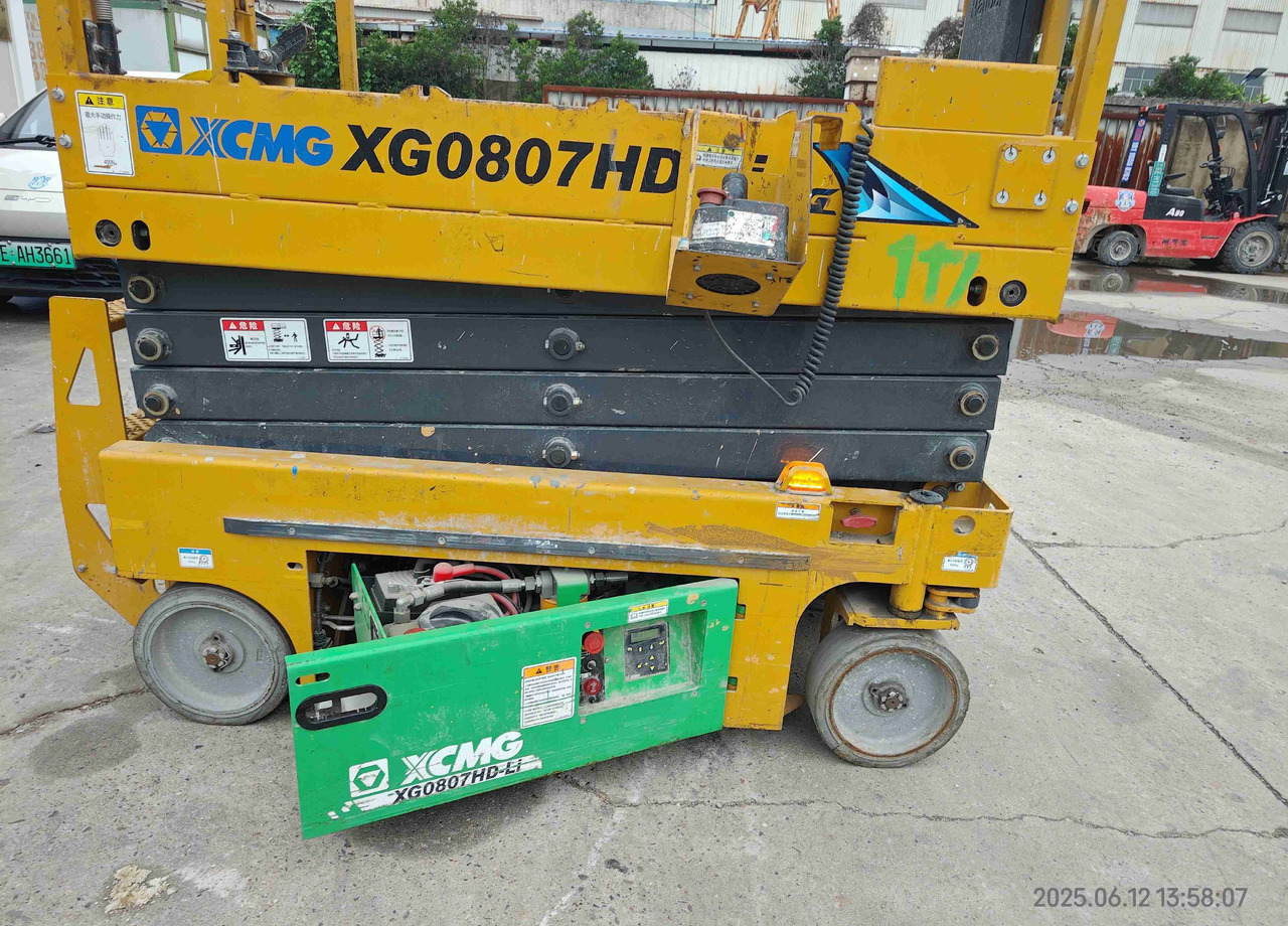 XCMG Lithium battery 8m second hand scissor lift XG0807HD-Li price - Platforma foarfeca: Foto 5 XCMG Lithium battery 8m second hand scissor lift XG0807HD-Li price - Platforma foarfeca: Foto 5