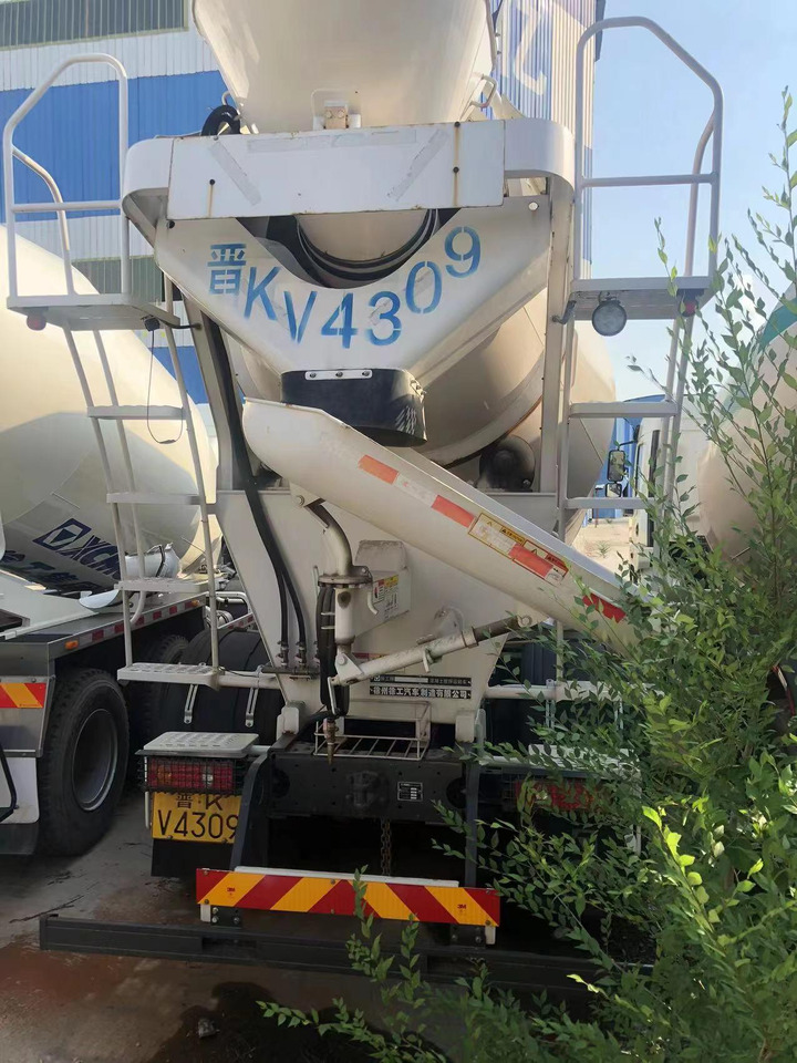 XCMG Official G12V China 12 Cubic Used Concrete Mixer Truck with Good Price - Autobetonieră: Foto 5 XCMG Official G12V China 12 Cubic Used Concrete Mixer Truck with Good Price - Autobetonieră: Foto 5