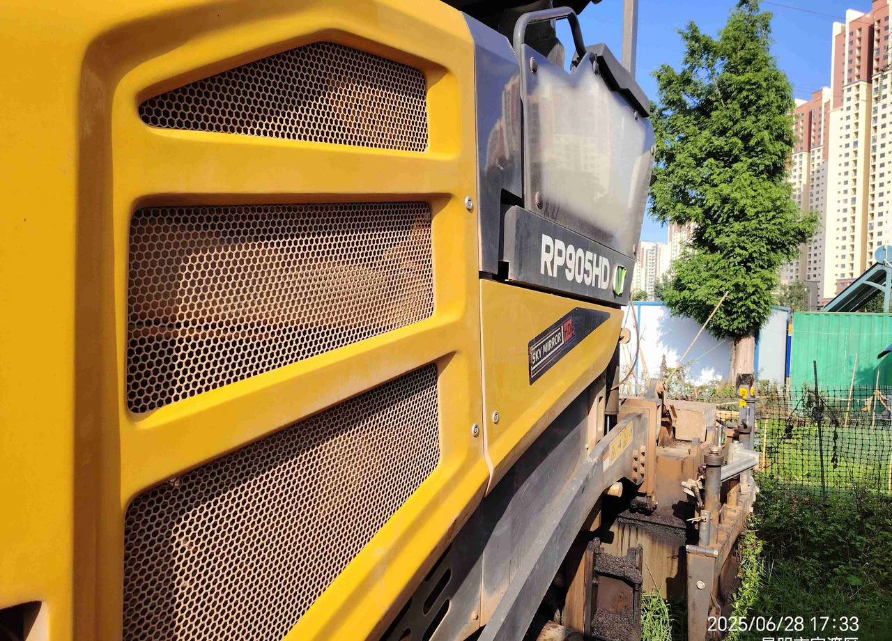 Finisor de asfalt XCMG RP905HDIV used hydraulic mobile asphalt paver: Foto 6