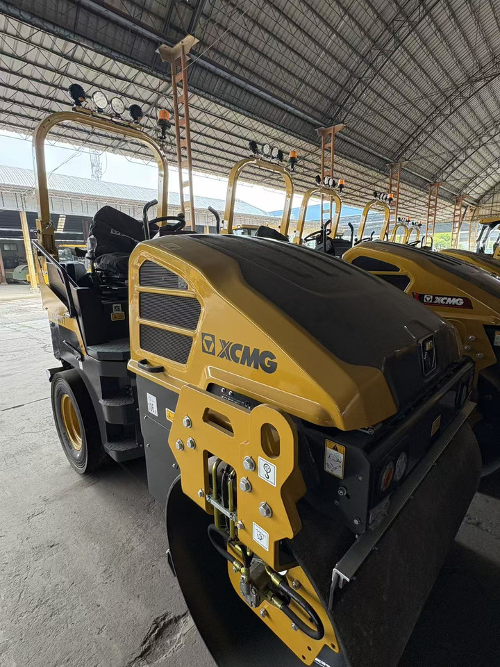 XCMG XD140VT 4ton small Light Diesel Vibratory Road Roller - Mini cilindru compactor: Foto 3 XCMG XD140VT 4ton small Light Diesel Vibratory Road Roller - Mini cilindru compactor: Foto 3