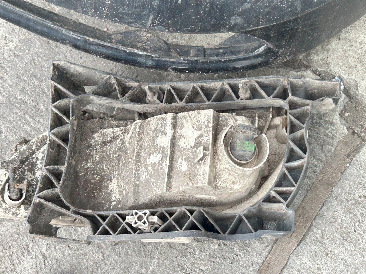 DAF XF 106 480 FRONT BUMPER WITH HALOGENS - Bară de protecție: Foto 5 DAF XF 106 480 FRONT BUMPER WITH HALOGENS - Bară de protecție: Foto 5