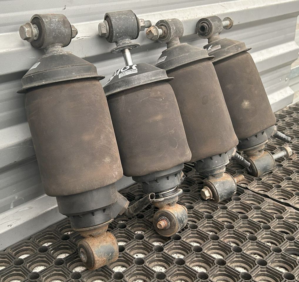 DAF XF 106 CAB SUSPENSION BOOT SET - Suspensie cabină: Foto 2 DAF XF 106 CAB SUSPENSION BOOT SET - Suspensie cabină: Foto 2