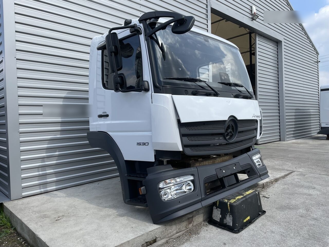 FRONT BUMPER COMPLETE EXTRA COST 700EU Mercedes-Benz ATEGO Euro 6 Mercedes-Benz 1523 L, 1524 L, 1527 L, 1530 - Cabină pentru Camion: Foto 2 FRONT BUMPER COMPLETE EXTRA COST 700EU Mercedes-Benz ATEGO Euro 6 Mercedes-Benz 1523 L, 1524 L, 1527 L, 1530 - Cabină pentru Camion: Foto 2