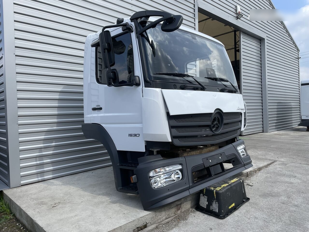FRONT BUMPER COMPLETE EXTRA COST 800EU Mercedes-Benz ATEGO S-cab ClassicSpace, 2.30 m 2023 Mercedes-Benz ATEGO truck - Cabină pentru Camion: Foto 2 FRONT BUMPER COMPLETE EXTRA COST 800EU Mercedes-Benz ATEGO S-cab ClassicSpace, 2.30 m 2023 Mercedes-Benz ATEGO truck - Cabină pentru Camion: Foto 2