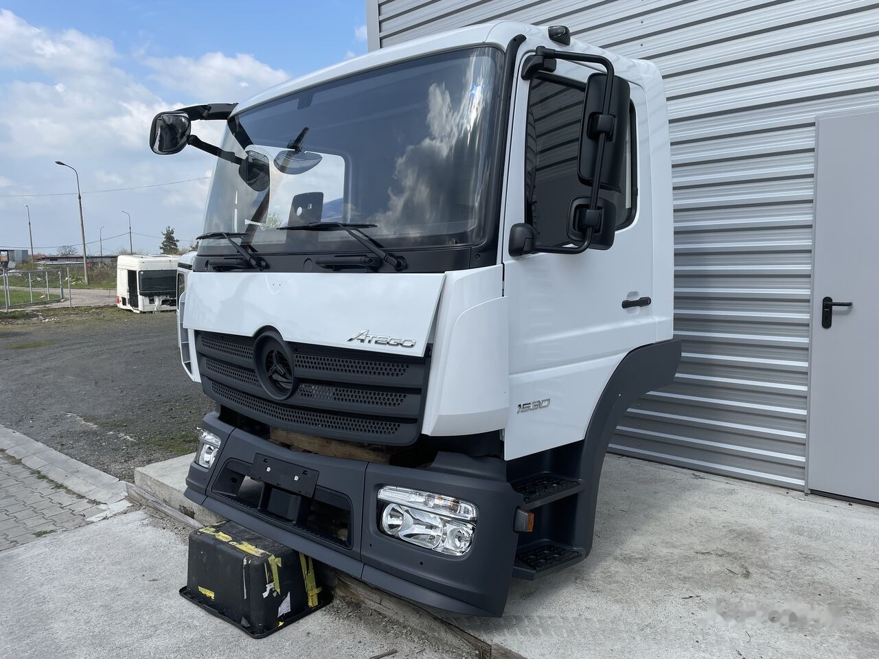 FRONT BUMPER COMPLETE EXTRA COST 800EU Mercedes-Benz ATEGO S-cab ClassicSpace, 2.30 m 2023 Mercedes-Benz ATEGO truck - Cabină pentru Camion: Foto 4 FRONT BUMPER COMPLETE EXTRA COST 800EU Mercedes-Benz ATEGO S-cab ClassicSpace, 2.30 m 2023 Mercedes-Benz ATEGO truck - Cabină pentru Camion: Foto 4