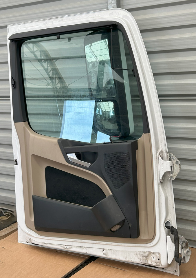 MERCEDES ACTROS MP4 DOOR LEFT WITH MIRROR - Uşă și piese: Foto 5 MERCEDES ACTROS MP4 DOOR LEFT WITH MIRROR - Uşă și piese: Foto 5