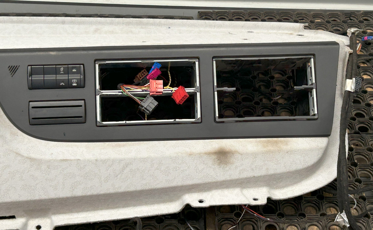 MERCEDES-BENZ UPPER COCKPIT STORAGE COMPARTMENTS SHELVES SHELF STORAGE COMPARTMENT L StreamSpace, 2.30 m - Cabină și interior: Foto 5 MERCEDES-BENZ UPPER COCKPIT STORAGE COMPARTMENTS SHELVES SHELF STORAGE COMPARTMENT L StreamSpace, 2.30 m - Cabină și interior: Foto 5