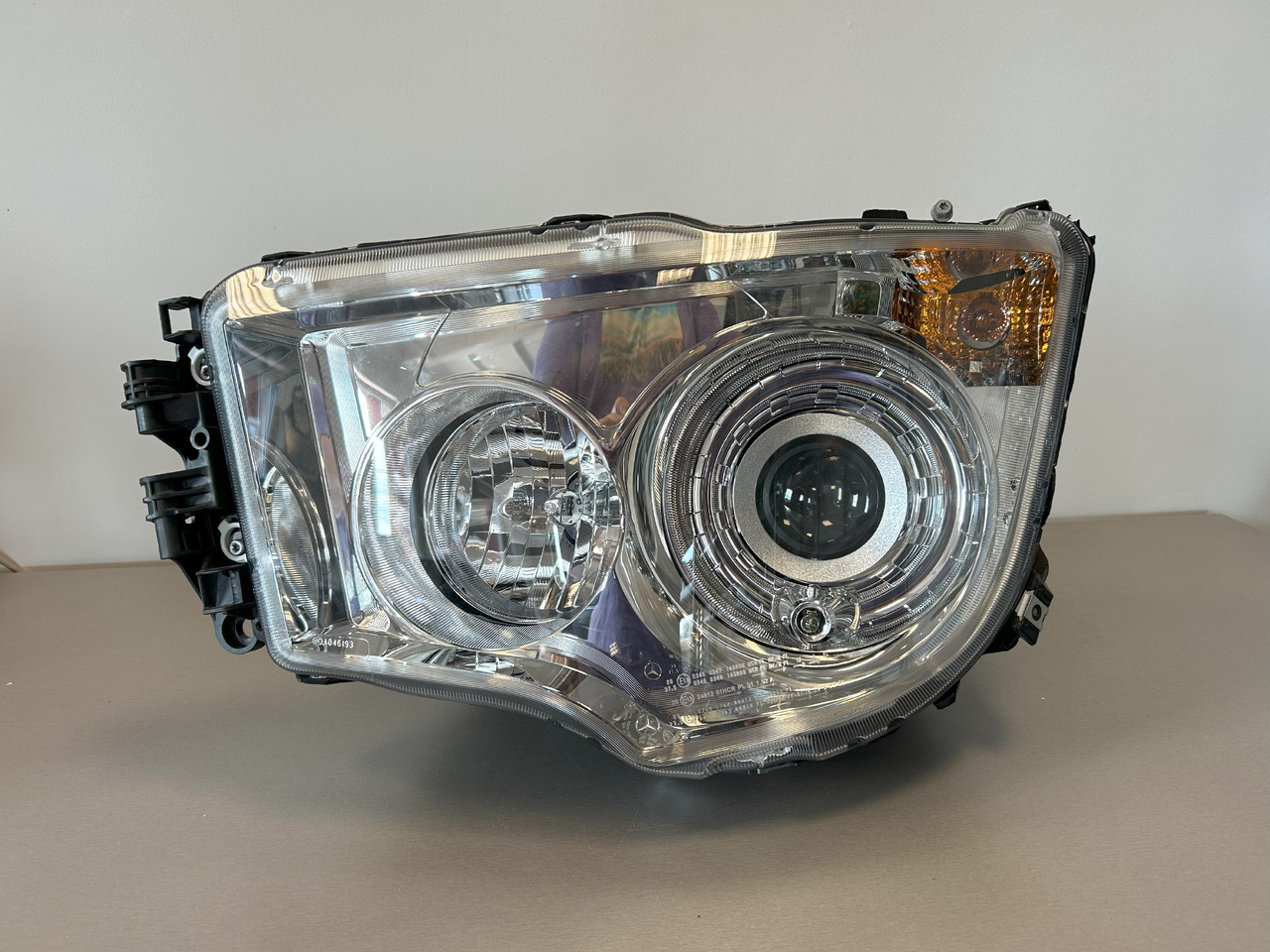 MERCEDES-BENZ brand new original OEM Mercedes-Benz headlight LEFT BI-XENON MP4, MP5 - Far: Foto 1 MERCEDES-BENZ brand new original OEM Mercedes-Benz headlight LEFT BI-XENON MP4, MP5 - Far: Foto 1