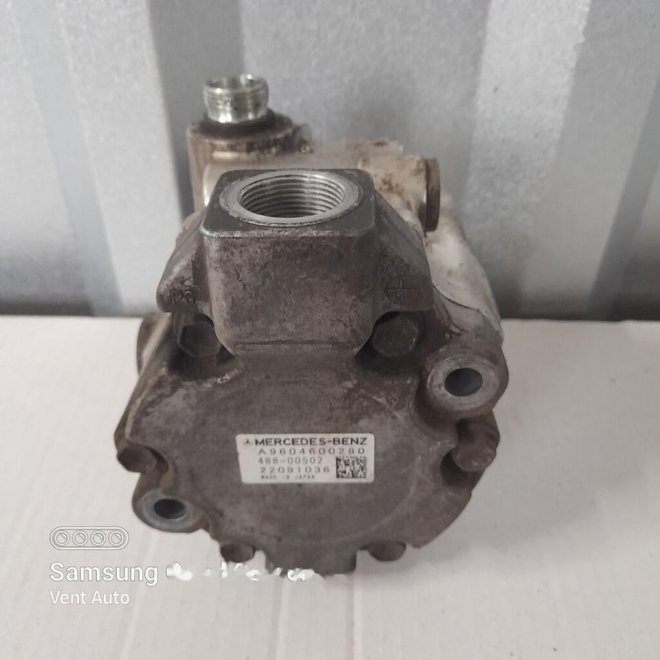 Mercedes-Benz A9604600280 Mercedes-Benz ACTROS MP4 A9604600280 truck - Pompă de servodirecţie pentru Camion: Foto 4 Mercedes-Benz A9604600280 Mercedes-Benz ACTROS MP4 A9604600280 truck - Pompă de servodirecţie pentru Camion: Foto 4