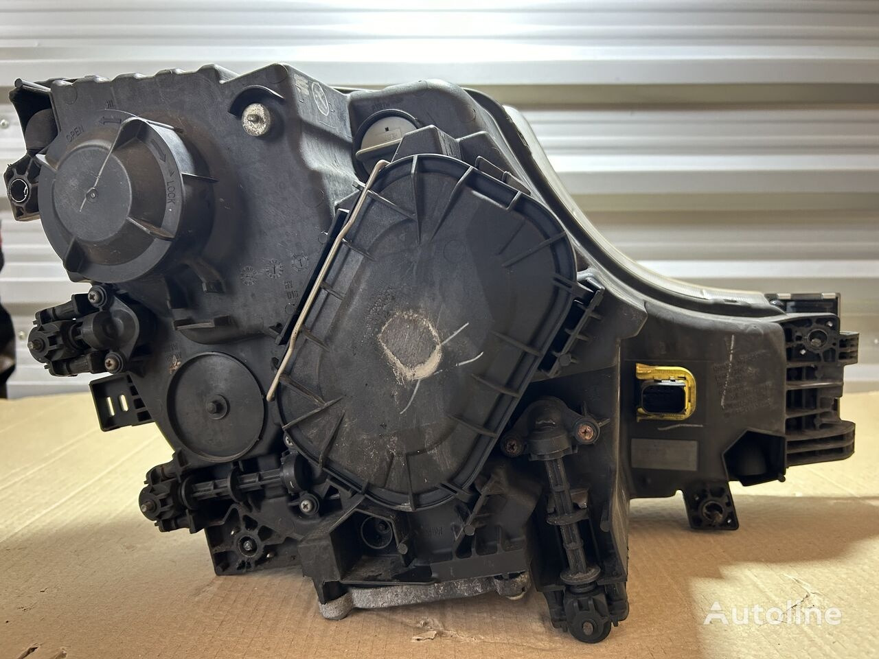 Mercedes-Benz ACTROS MP4 A9608200639 Mercedes-Benz ACTROS MP4 - Far pentru Camion: Foto 1 Mercedes-Benz ACTROS MP4 A9608200639 Mercedes-Benz ACTROS MP4 - Far pentru Camion: Foto 1