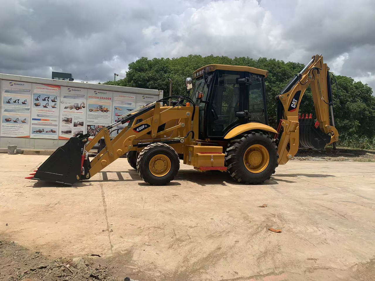 Caterpillar 420F, 420F2 Backhoe Loader with Telescopic Boom - Buldoexcavator: Foto 1 Caterpillar 420F, 420F2 Backhoe Loader with Telescopic Boom - Buldoexcavator: Foto 1