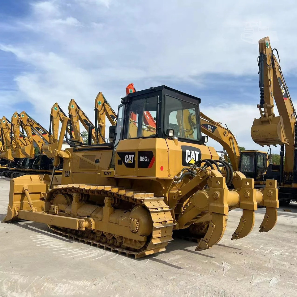 Caterpillar Tracked Tractor Secondhand CAT D6G, D6D Crawler Bulldozer - Buldozer: Foto 1 Caterpillar Tracked Tractor Secondhand CAT D6G, D6D Crawler Bulldozer - Buldozer: Foto 1