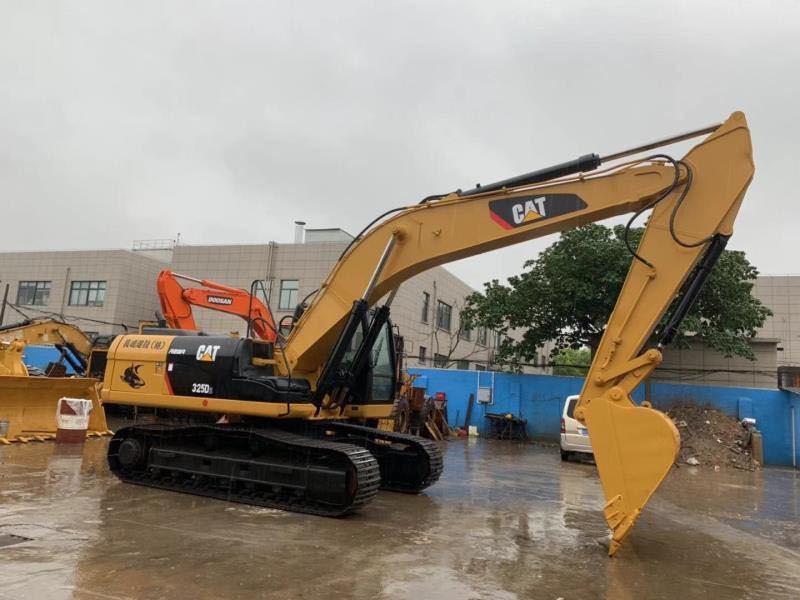 Caterpillar Used Excavator Cheap Price CAT 325D, 325BL Made in Japan - Excavator pe şenile: Foto 1 Caterpillar Used Excavator Cheap Price CAT 325D, 325BL Made in Japan - Excavator pe şenile: Foto 1