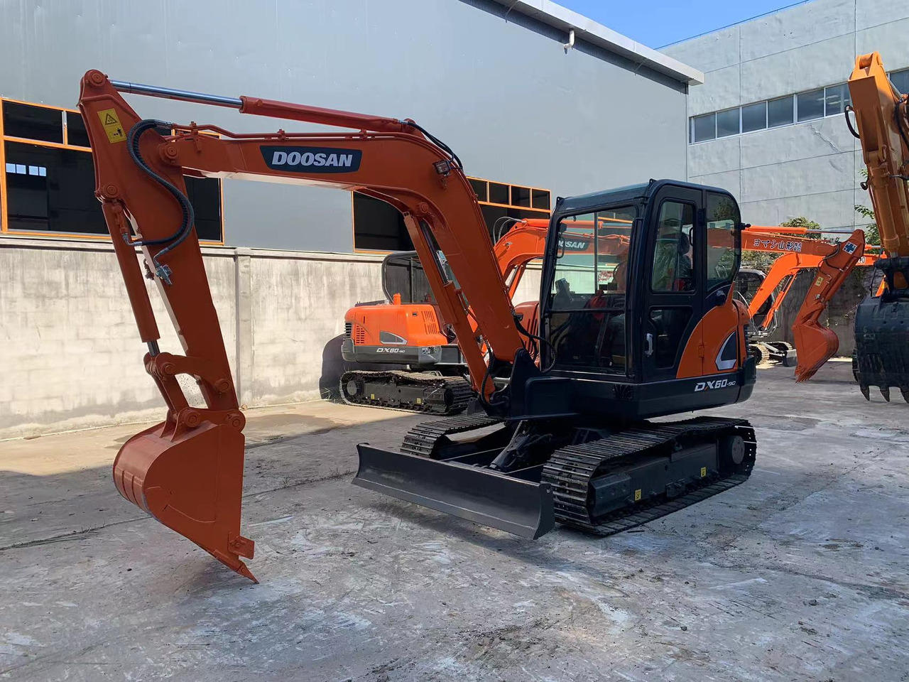 DOOSAN Mini Excavator Doosan DX60, DX55 - Excavator pe şenile: Foto 4 DOOSAN Mini Excavator Doosan DX60, DX55 - Excavator pe şenile: Foto 4