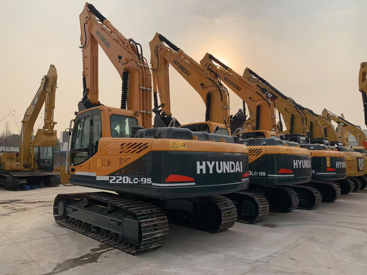 Hyundai Excavator 220LC-9S Secondhand Korea Machine - Excavator pe şenile: Foto 5 Hyundai Excavator 220LC-9S Secondhand Korea Machine - Excavator pe şenile: Foto 5