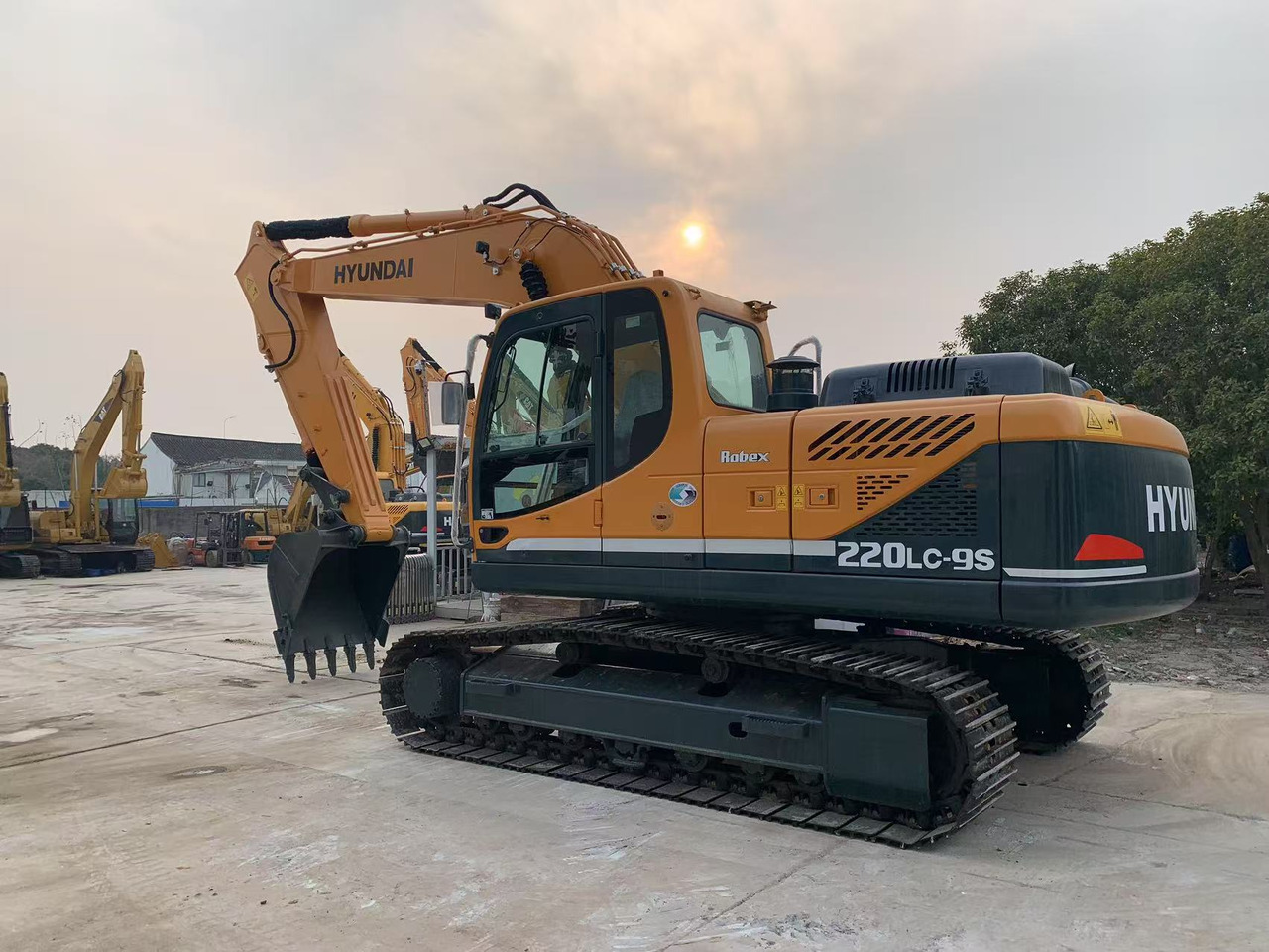 Hyundai Excavator 220LC-9S Secondhand Korea Machine - Excavator pe şenile: Foto 3 Hyundai Excavator 220LC-9S Secondhand Korea Machine - Excavator pe şenile: Foto 3
