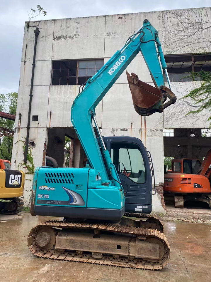 Kobelco SK75, SK55 Original Condition Japan Excavator - Excavator pe şenile: Foto 3 Kobelco SK75, SK55 Original Condition Japan Excavator - Excavator pe şenile: Foto 3
