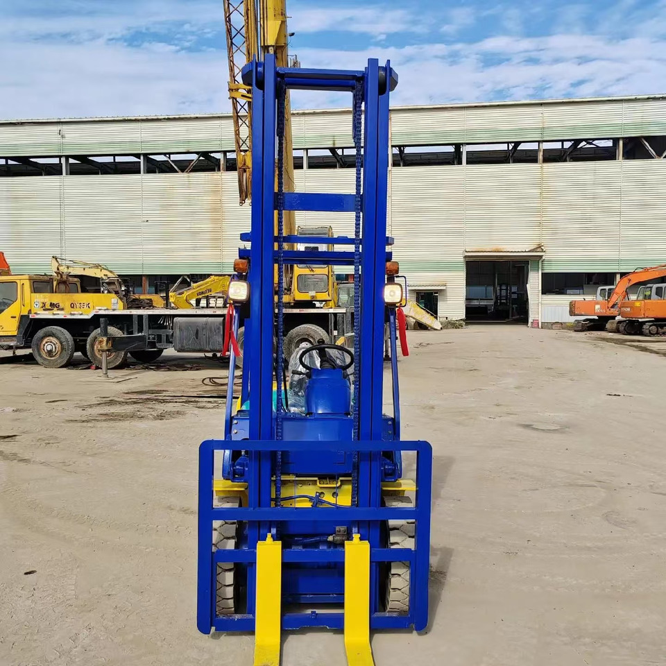 Komatsu 3 ton Diesel Forklift FD30 with Double High Mast - Stivuitor diesel: Foto 4 Komatsu 3 ton Diesel Forklift FD30 with Double High Mast - Stivuitor diesel: Foto 4