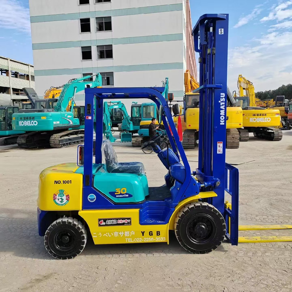 Komatsu 3 ton Diesel Forklift FD30 with Double High Mast - Stivuitor diesel: Foto 5 Komatsu 3 ton Diesel Forklift FD30 with Double High Mast - Stivuitor diesel: Foto 5